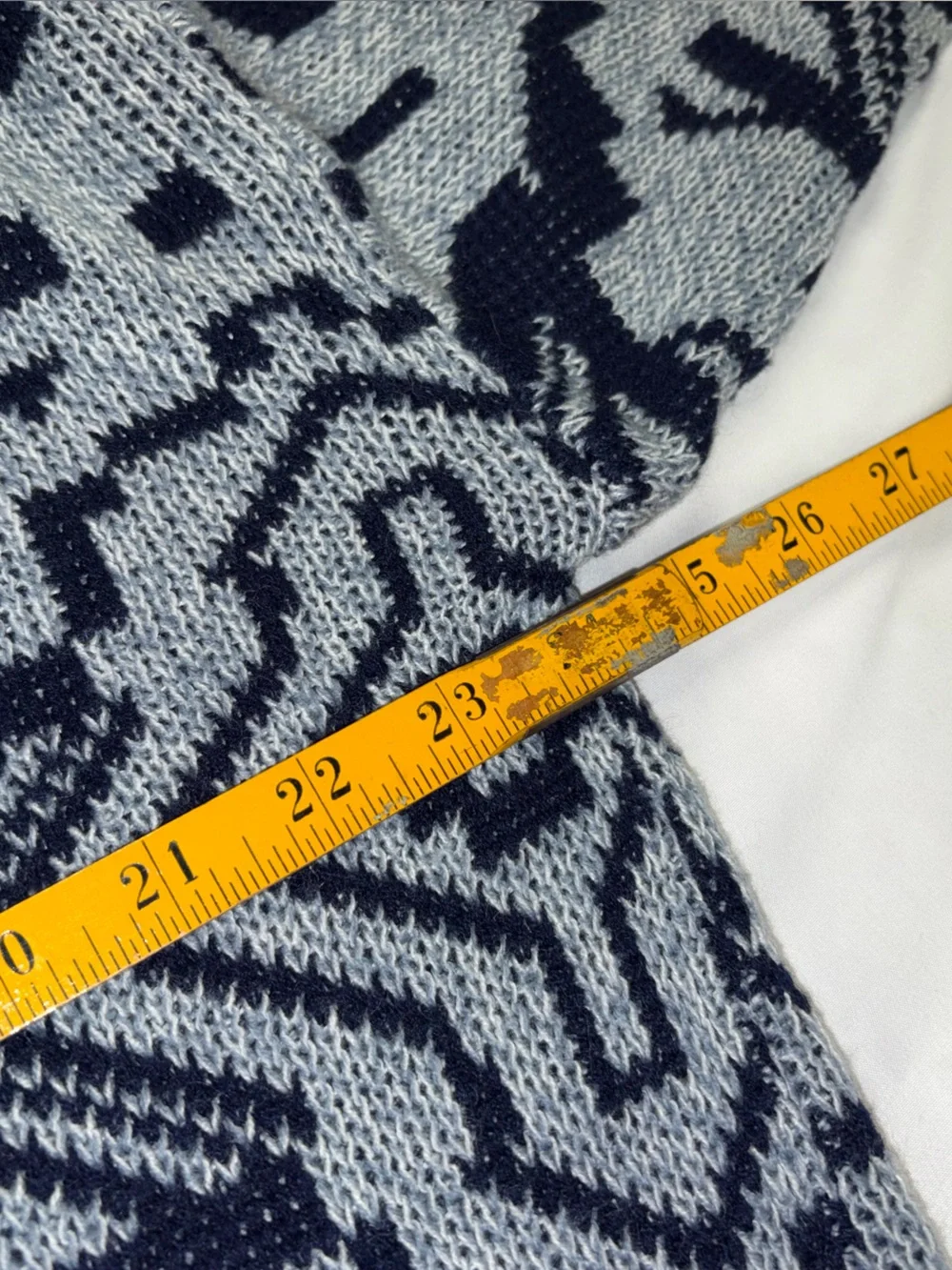 Men's Geometric Crewneck Knit Sweater in Grey & Black